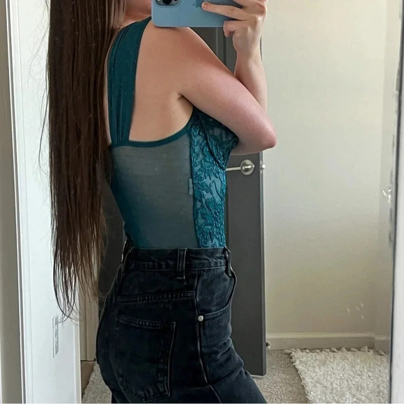 VINTAGE Lace High-Cut Bodysuit - Picture 9 of 9